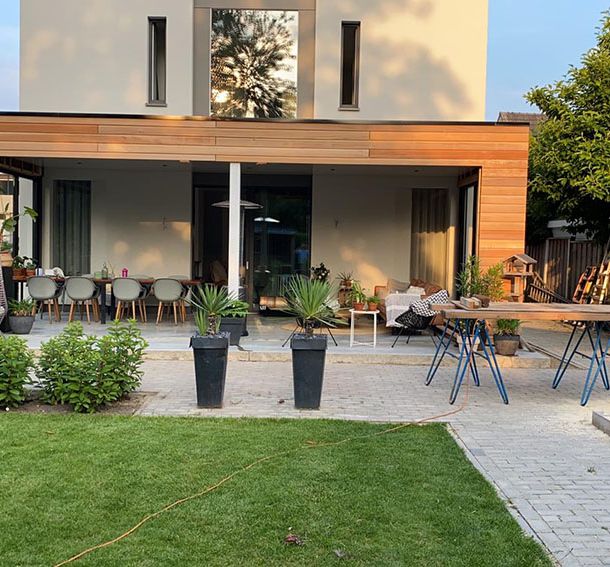 Realisatie Afdak Groenlo met Red Cedar afwerking door Eekelder bouw