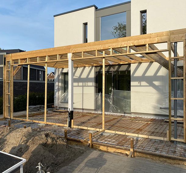 Realisatie Afdak Groenlo met Red Cedar afwerking door Eekelder bouw