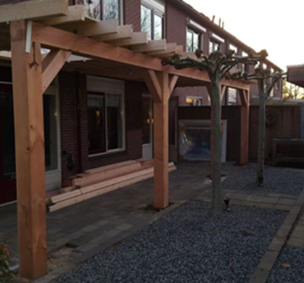 Realisatie Douglas overkapping in Groenlo door Eekelder Bouw