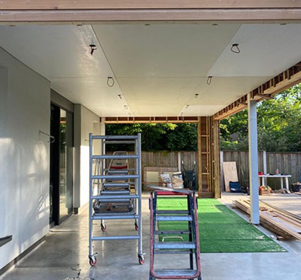 Realisatie Afdak Groenlo met Red Cedar afwerking door Eekelder bouw