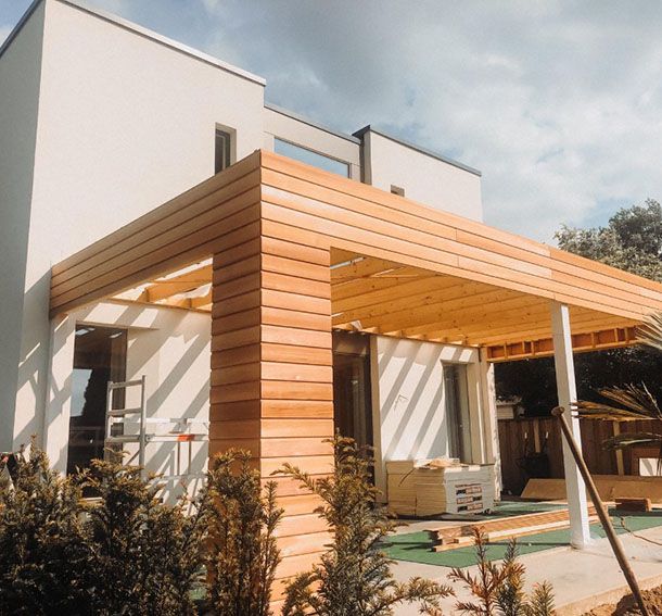 Realisatie Afdak Groenlo met Red Cedar afwerking door Eekelder bouw